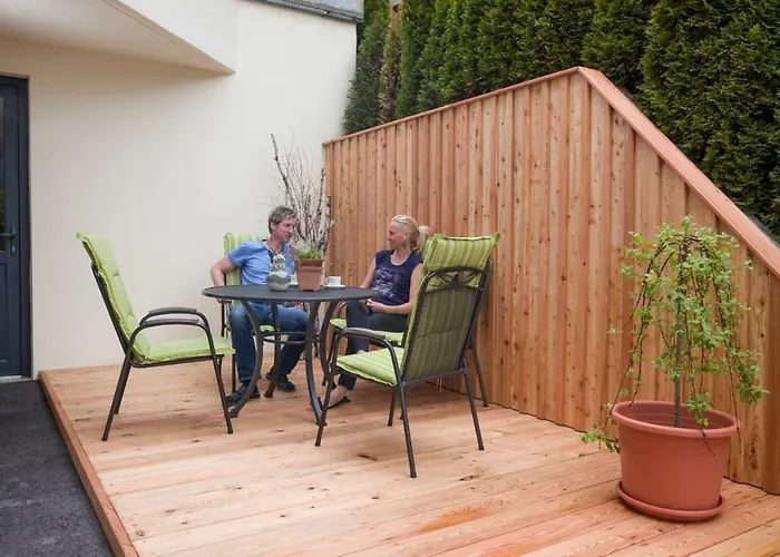 Hoschek * شيفو أم فيلدن كايزر